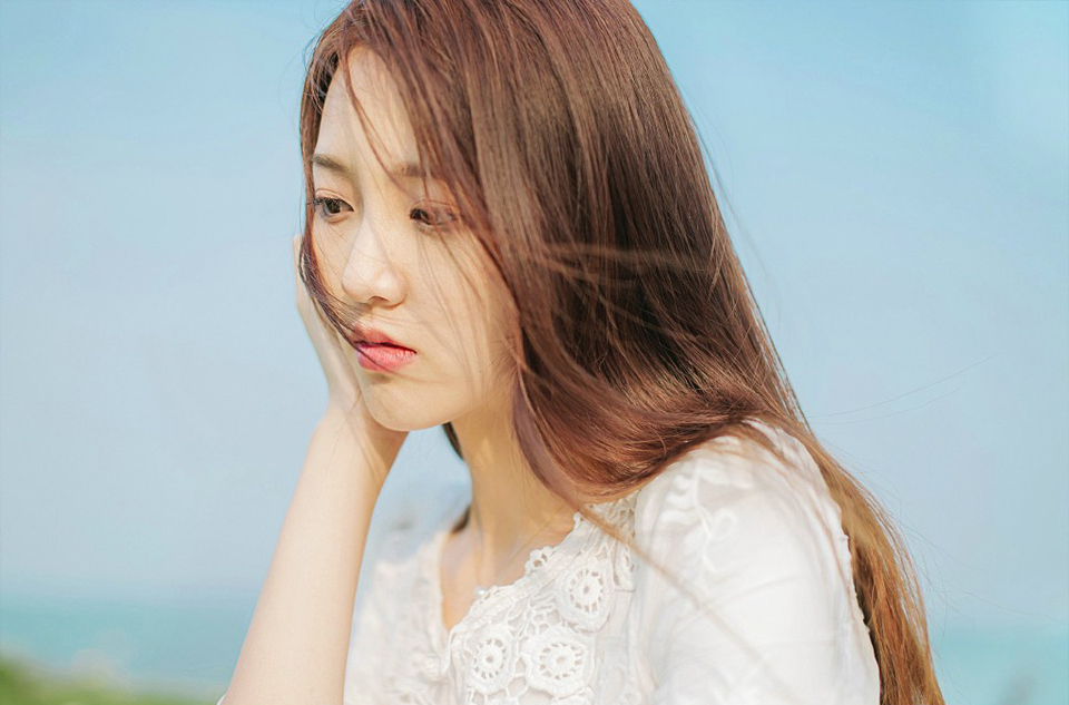 “夫君~”一名美妇带着一股慵懒的风情来到刘璝身后，轻声唤道。
